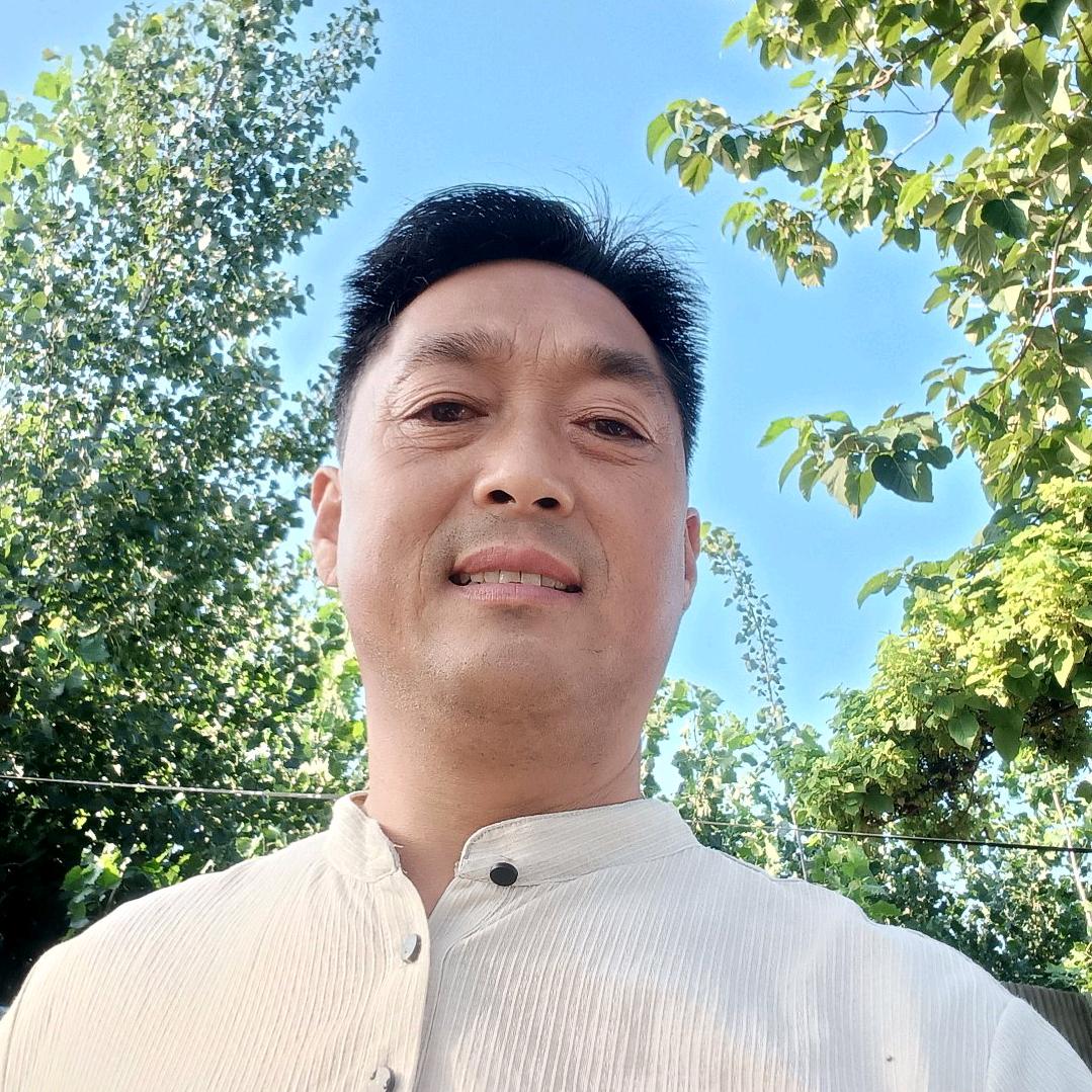 红亮实木家具城