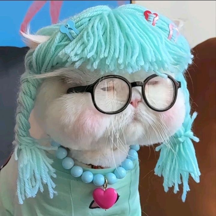 √