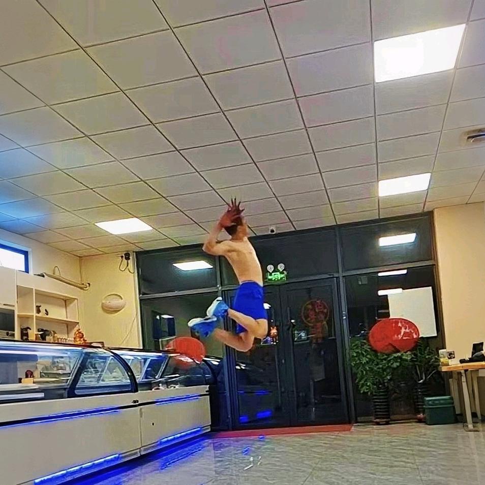 东磊
