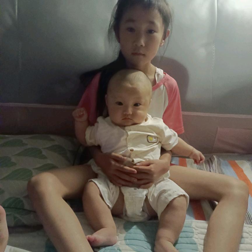 小溪溪,小依依