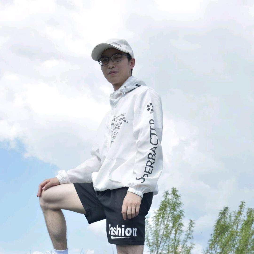 小鱼在练俯卧撑