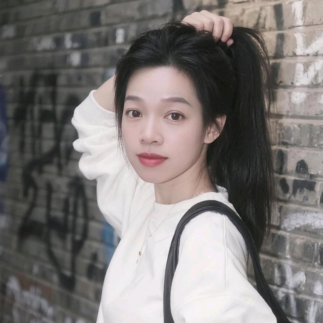 小何涂料工:  { 专业刮大白，乳胶漆}