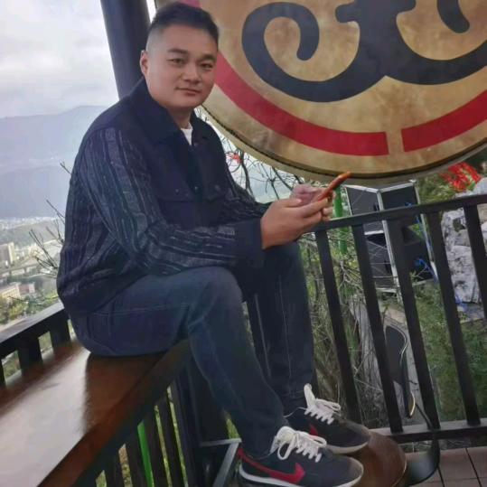 何政伟
