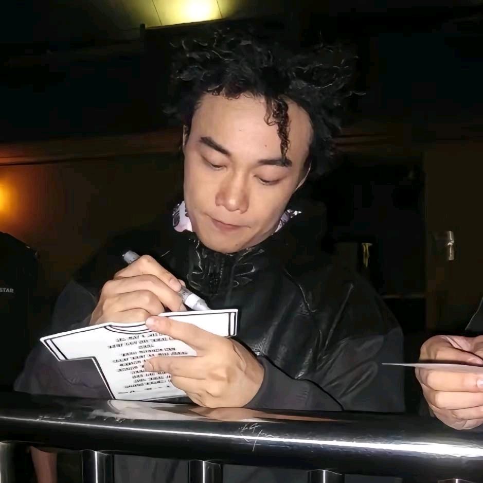 梵高嘻嘻哈哈