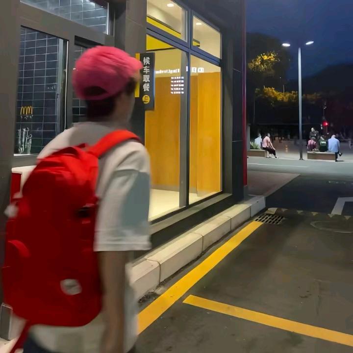 鲨鱼🦈爱吃三文鱼🐠🐠