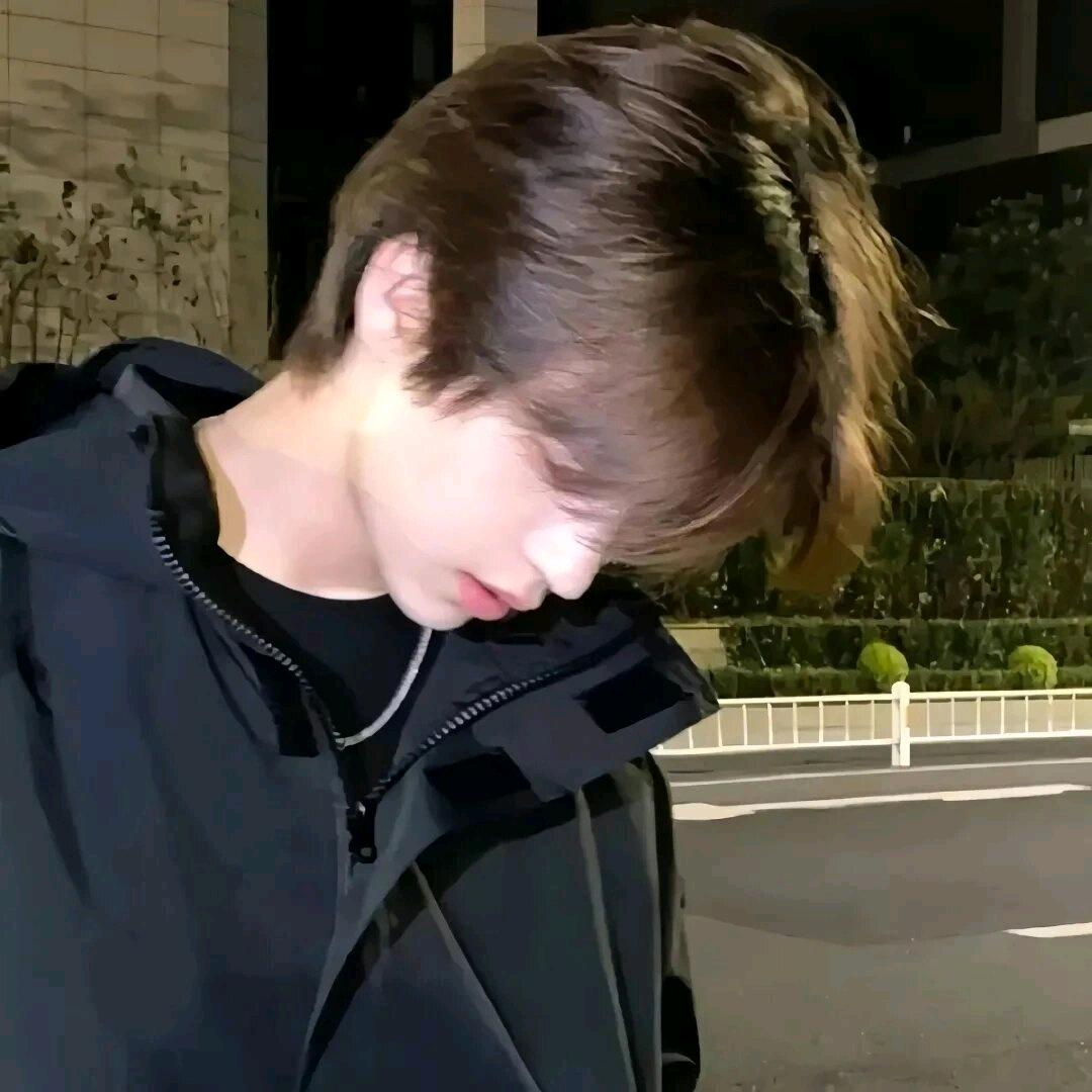 只看不说话