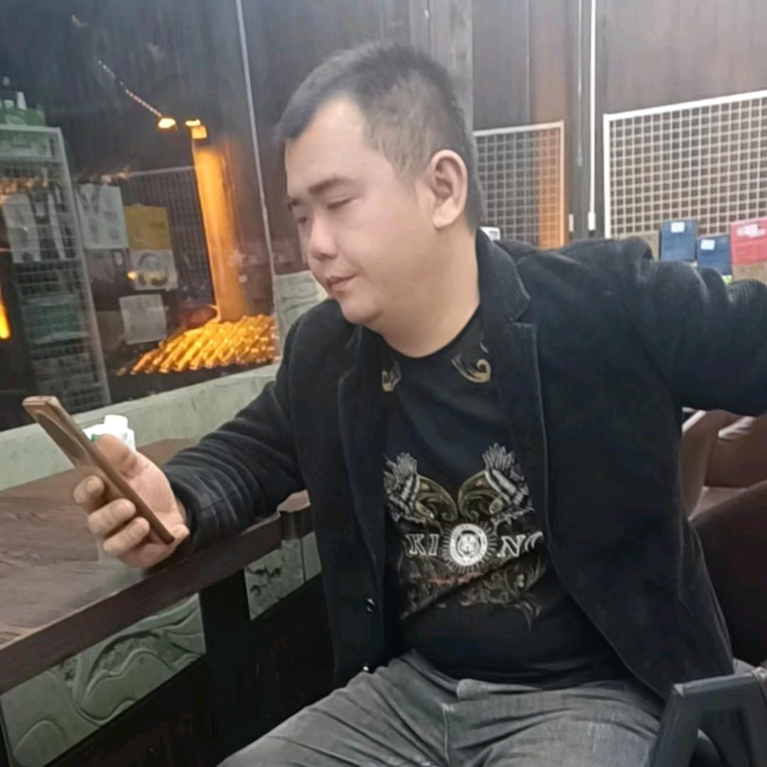 根雕古玩爱好者阿峰