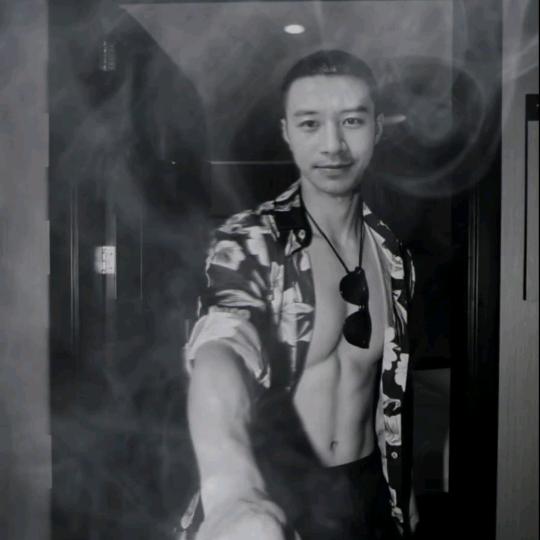 江 某