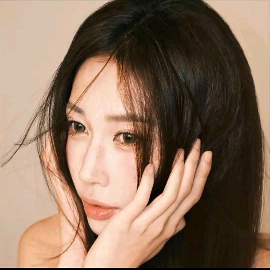 不理理（日常穿搭）