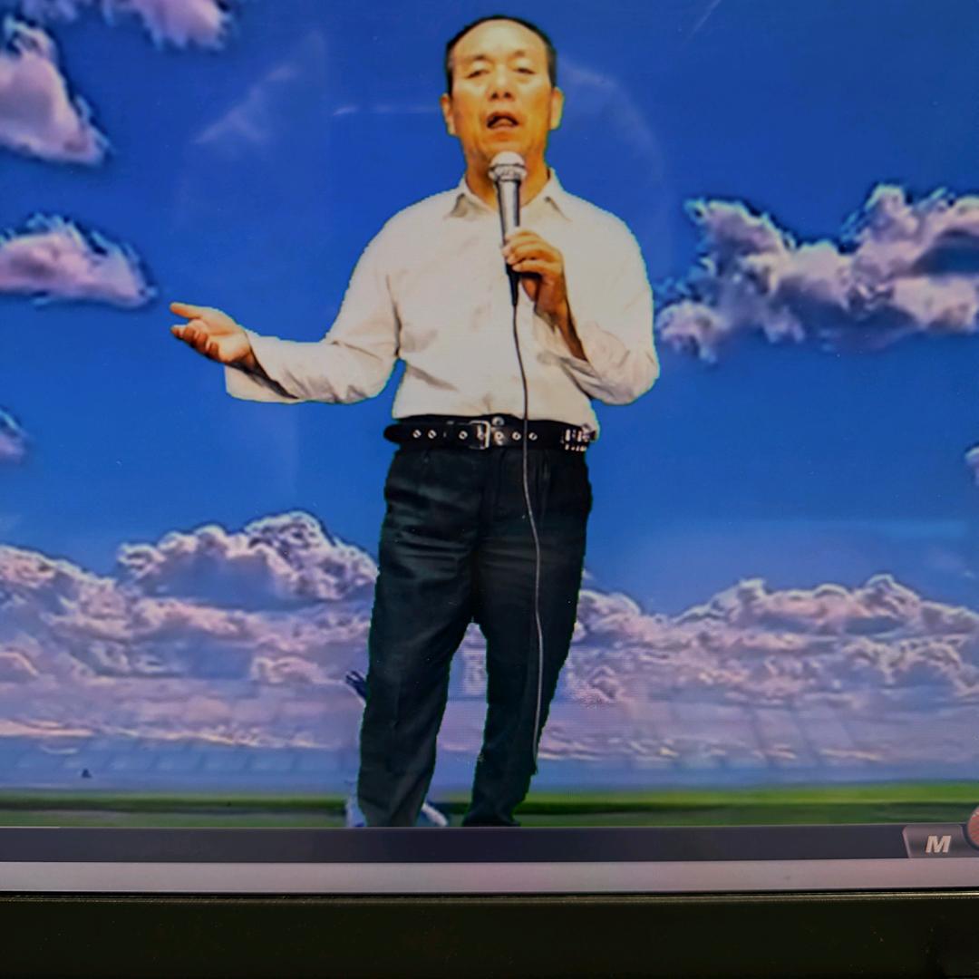 爱唱歌的养蜂人