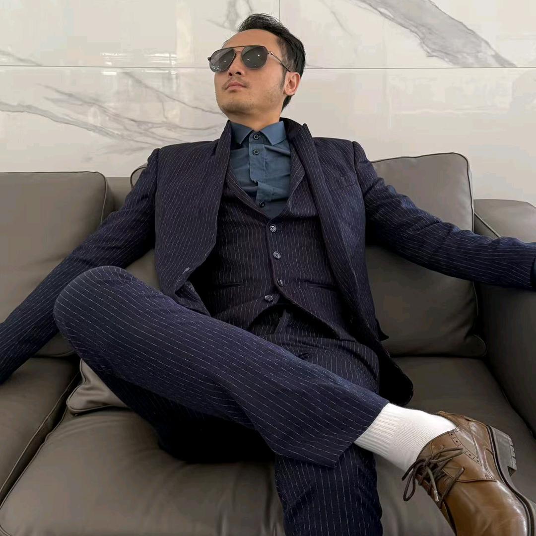 易老六总裁（董事长）