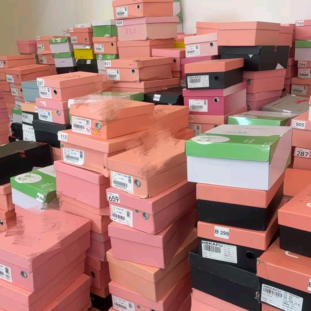 悦梵精品撤柜女鞋店