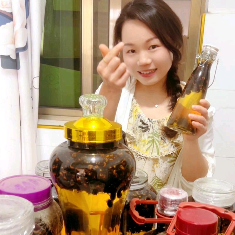 野生活泡虎头蜂