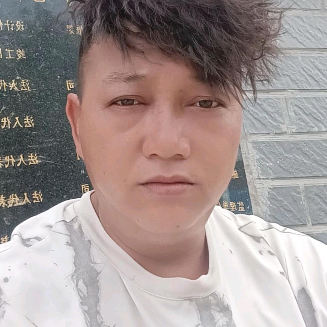 小何