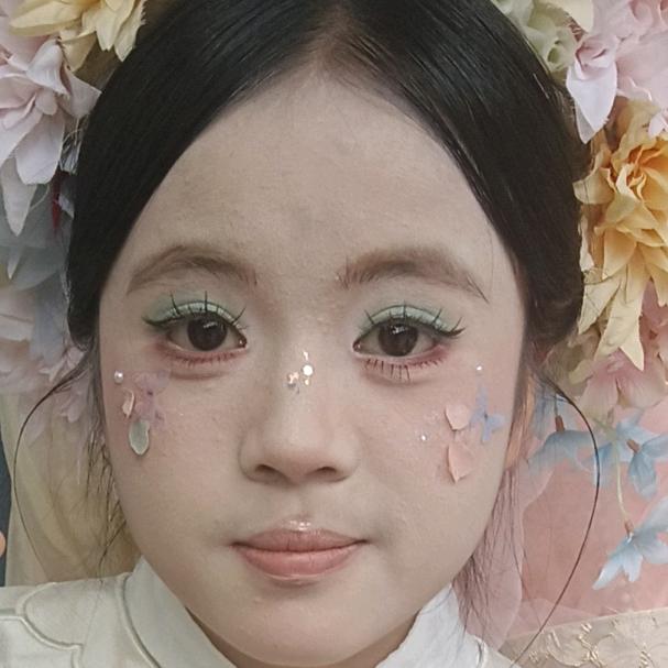 蝶  恋  花《 據 私 聊 》