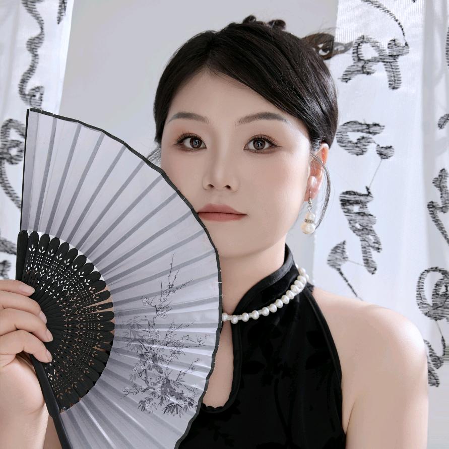 伊浪: