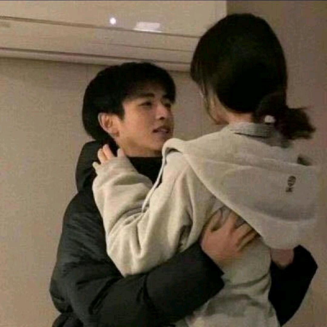 冬月诺⁰⁷¹⁷和薛牵手两次比心和对视版