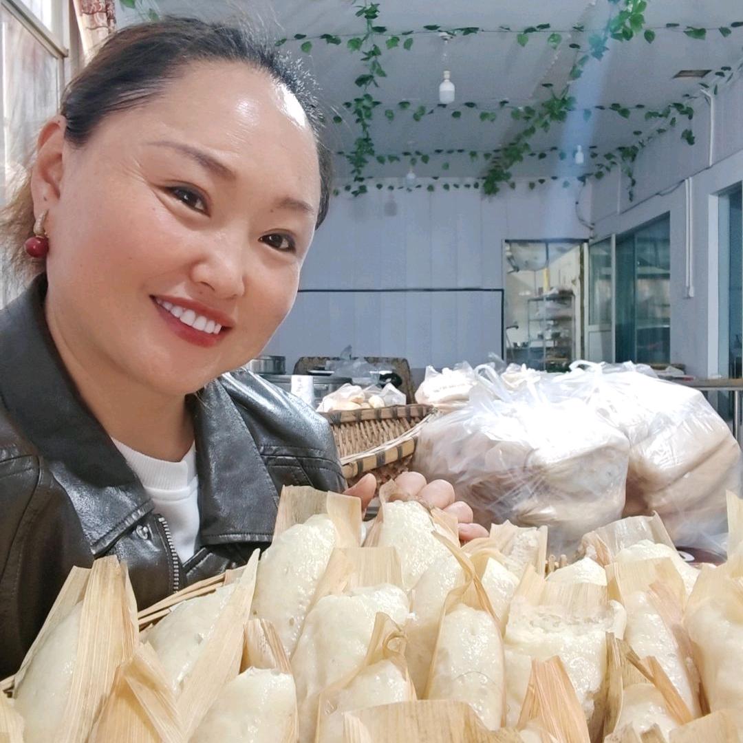 女大厨窖头麦粑
