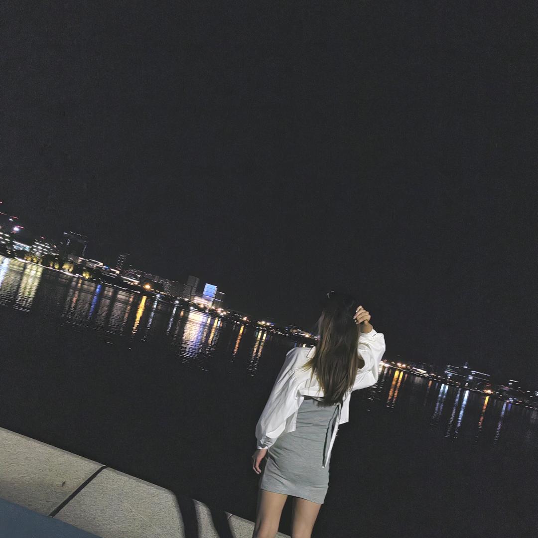 跟着晚风sun