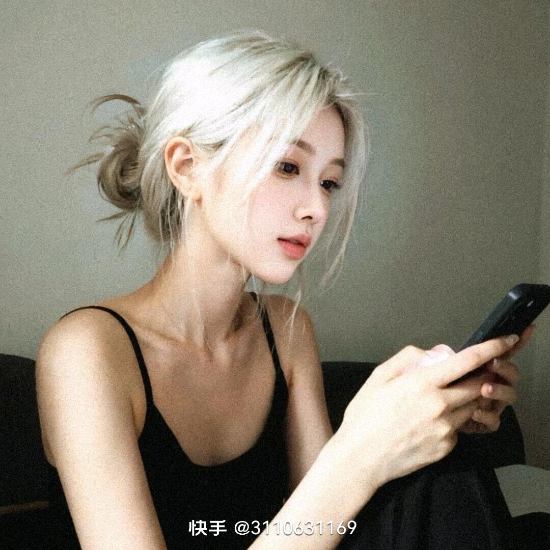 是小豆芽儿(ಡωಡ)