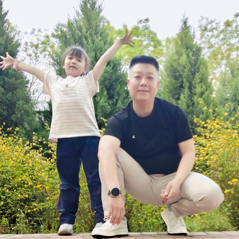芮熙笑嘻嘻