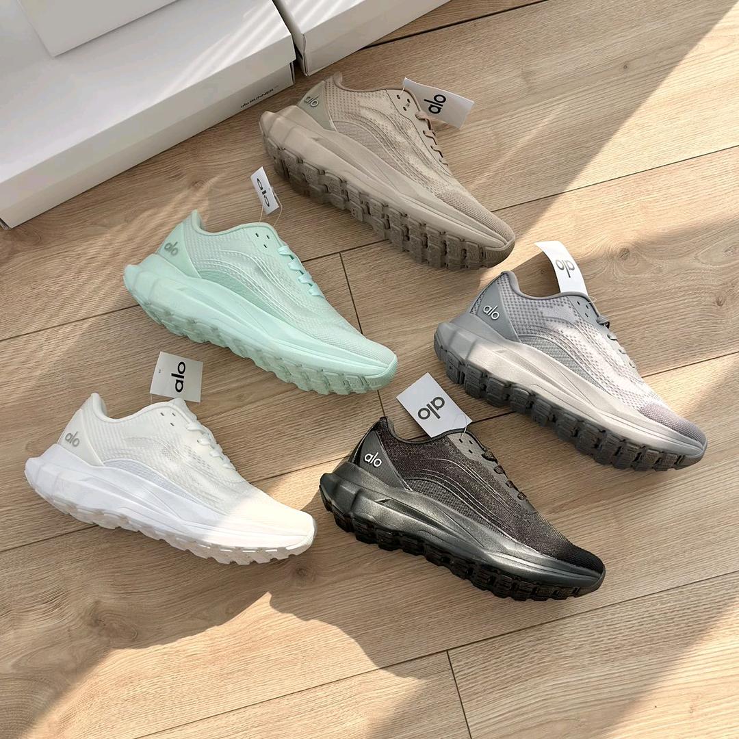 云朵轻奢女装鞋店