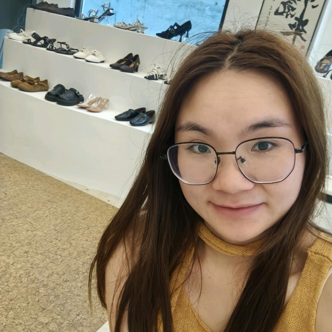 贺街卖女鞋的小周