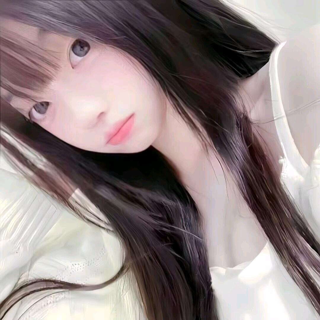 一个女的嗯