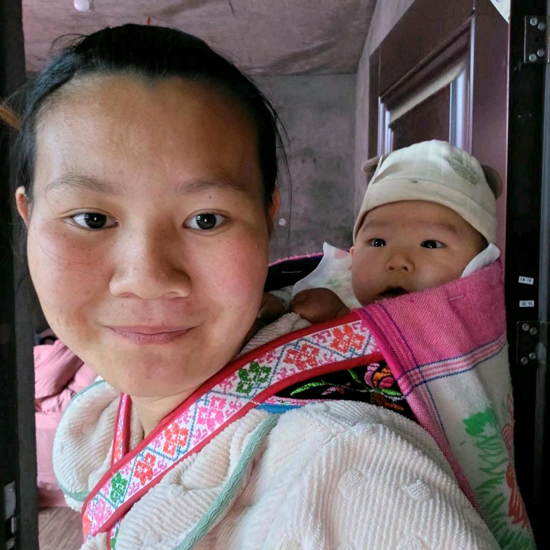哇塞 ，你老婆好年轻哦