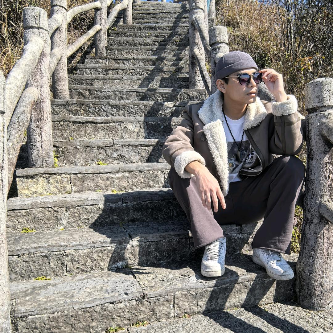 肖   恩