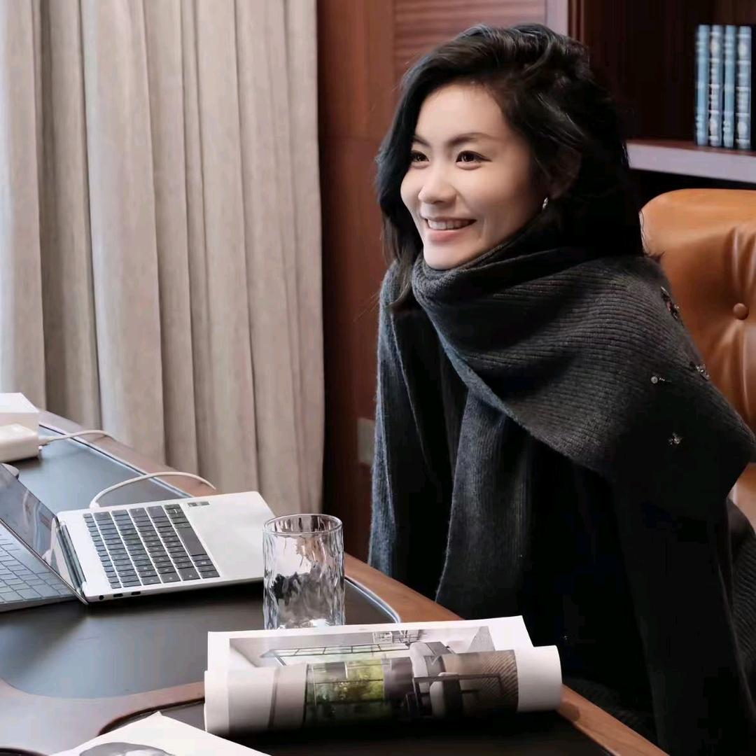 梦梦THE MENG私服穿搭