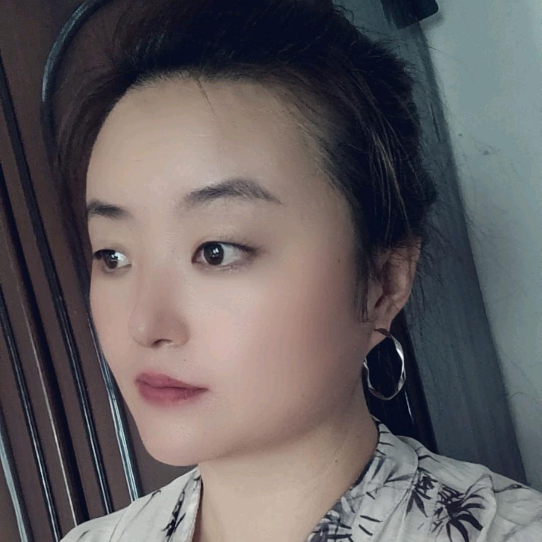王霞