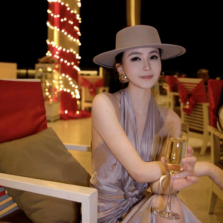 溶溶RONGRONG【精致穿搭】