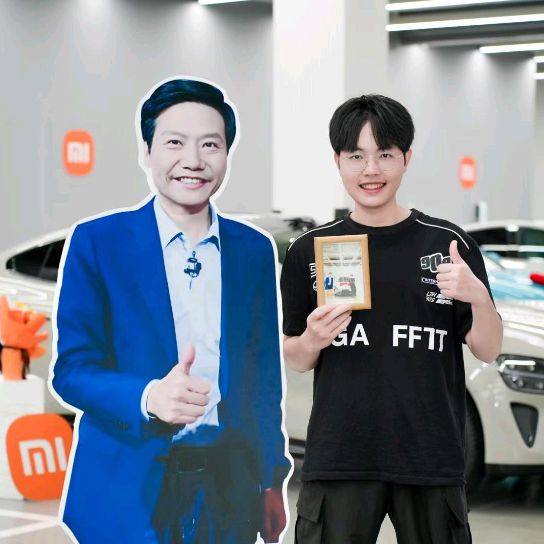 首发小米15Pro一年不到电池鼓包