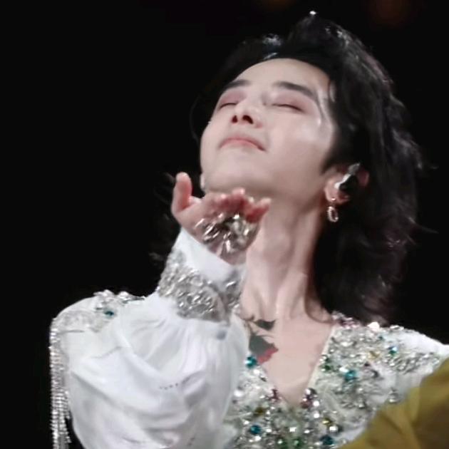 杨月十一🌸yu（苏州全勤版）