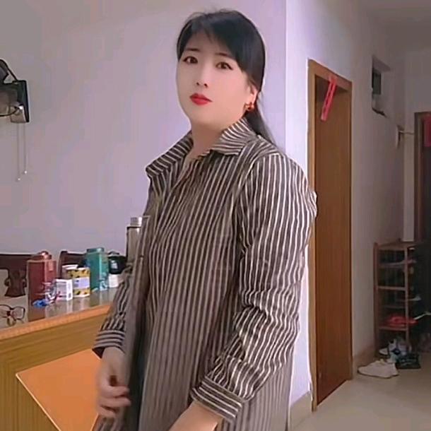 刘英穿搭，