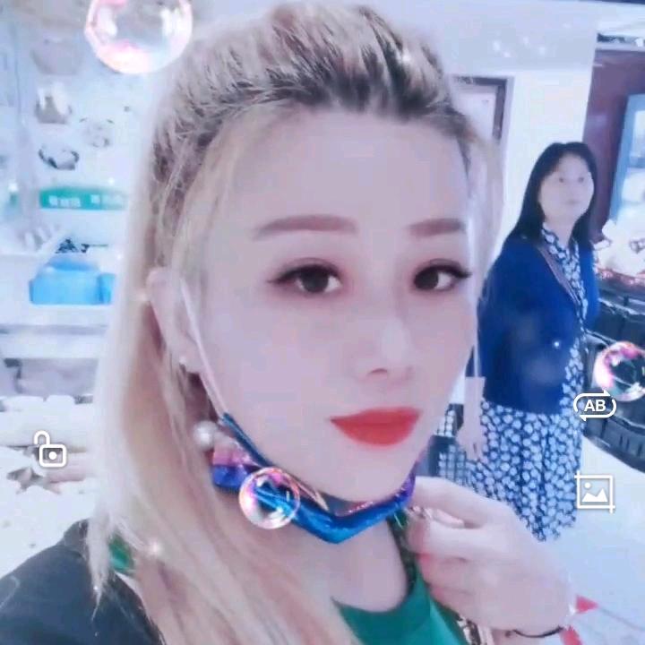 何姐（橱窗有好物）余生不将就