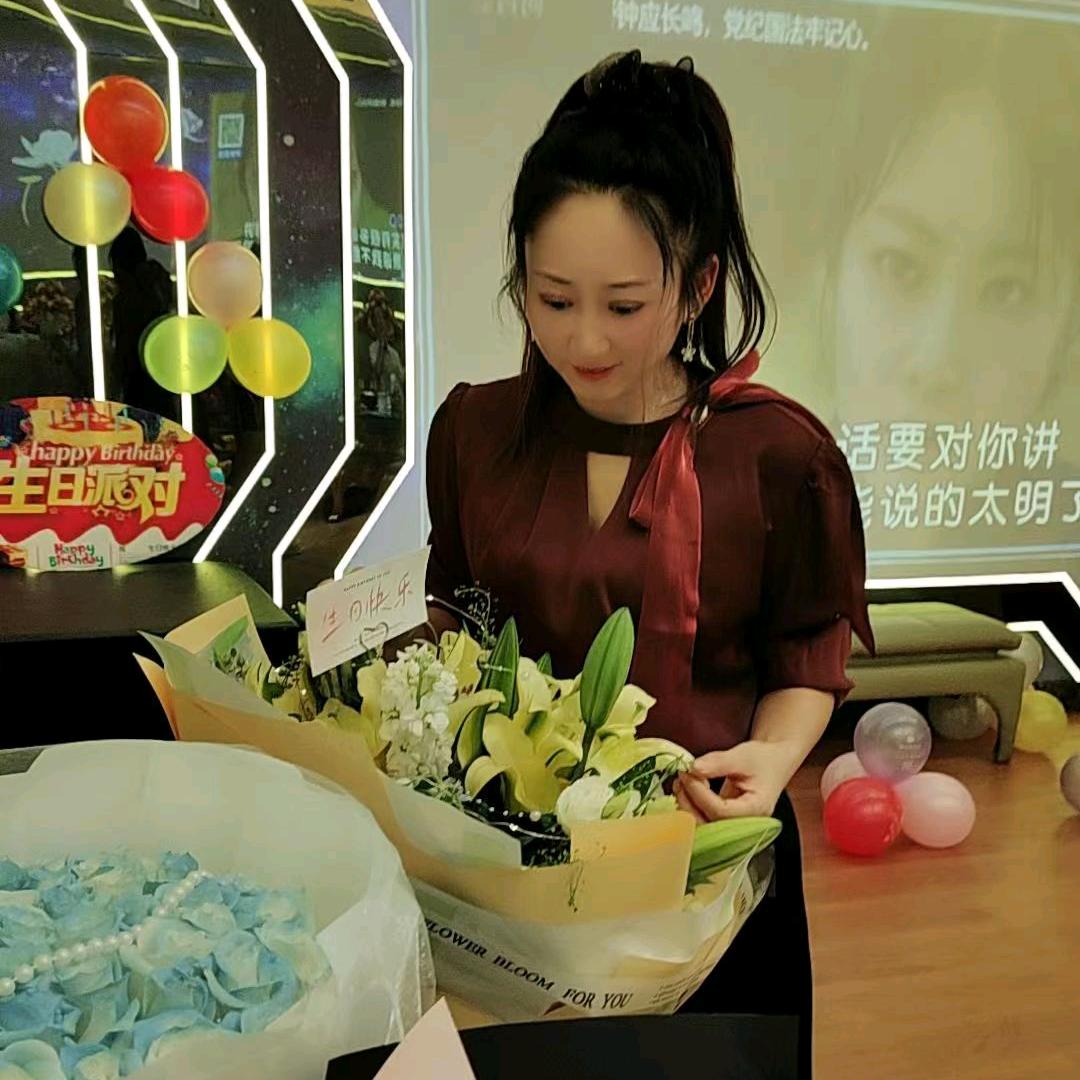 2025精品服装铺
