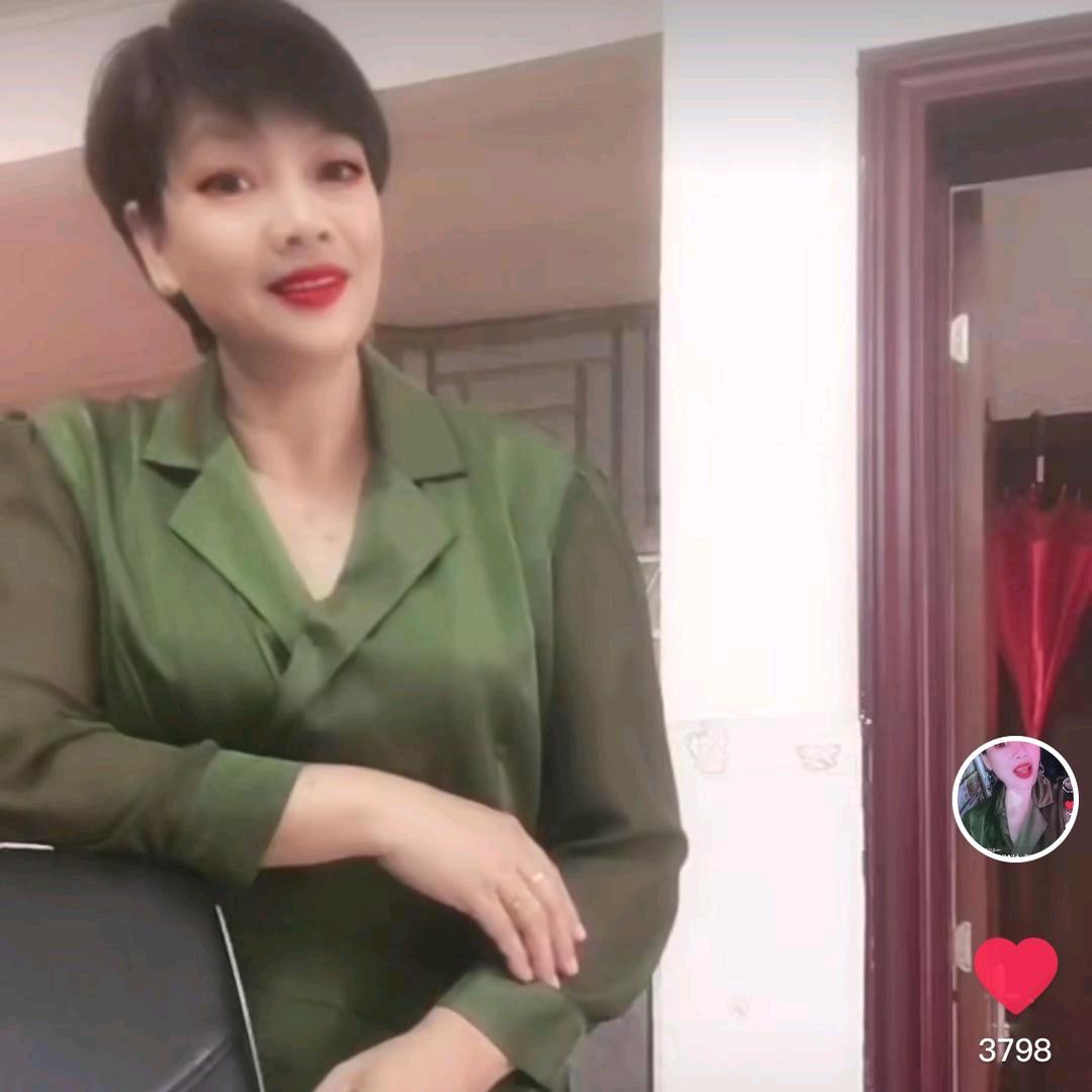 潘莲