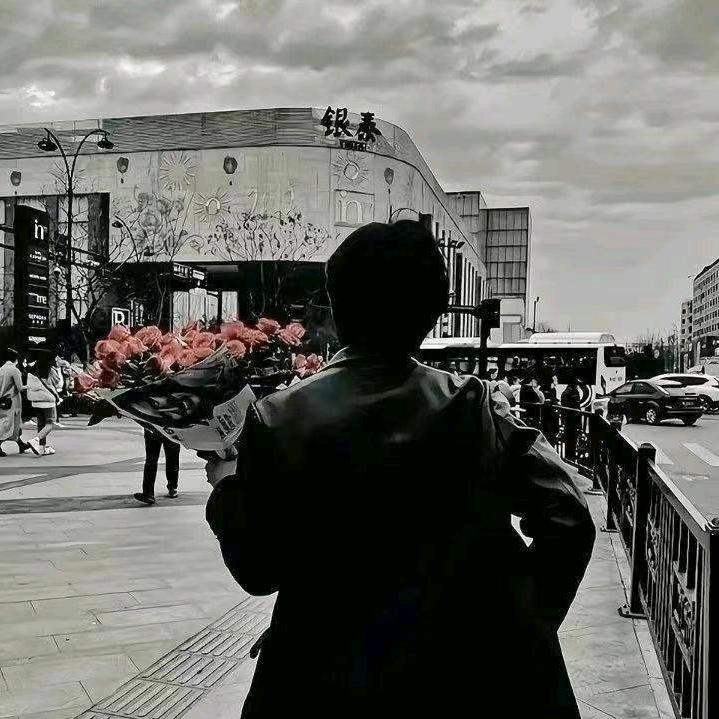 你也暗恋哥 ̖́- ᐝ