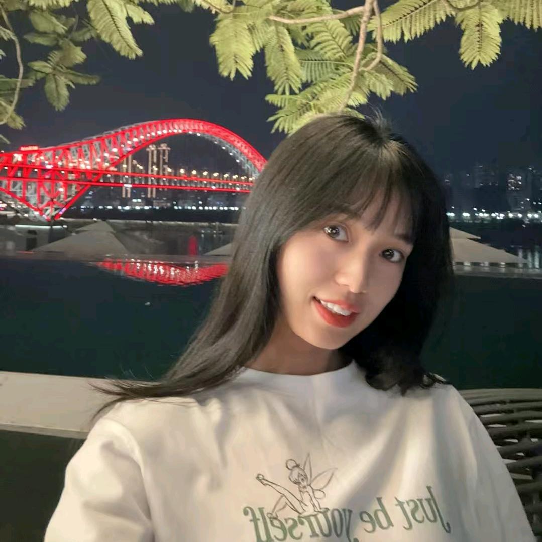 爱美的灰灰