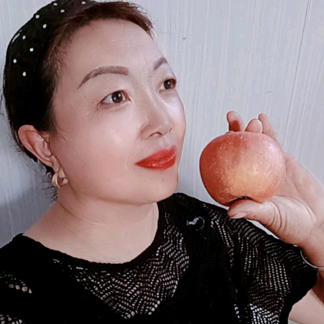 荣利轻轻，71年出生的小金猪🐷