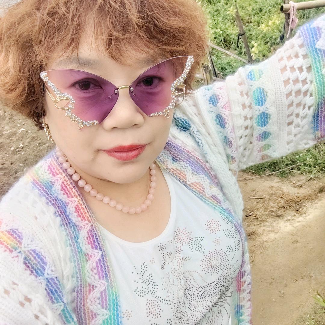 幸福快乐的英姐
