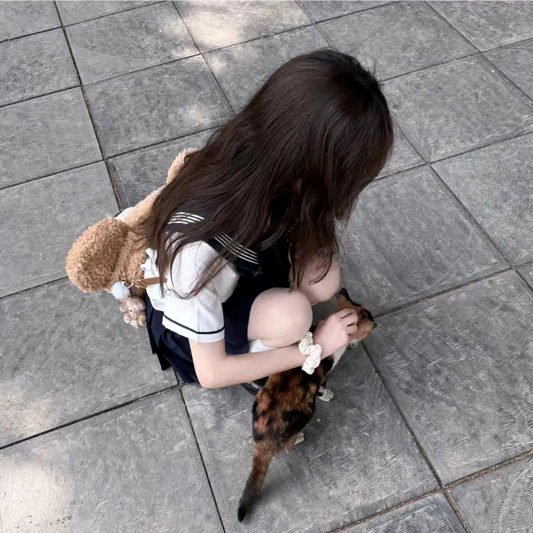^小菲大王_