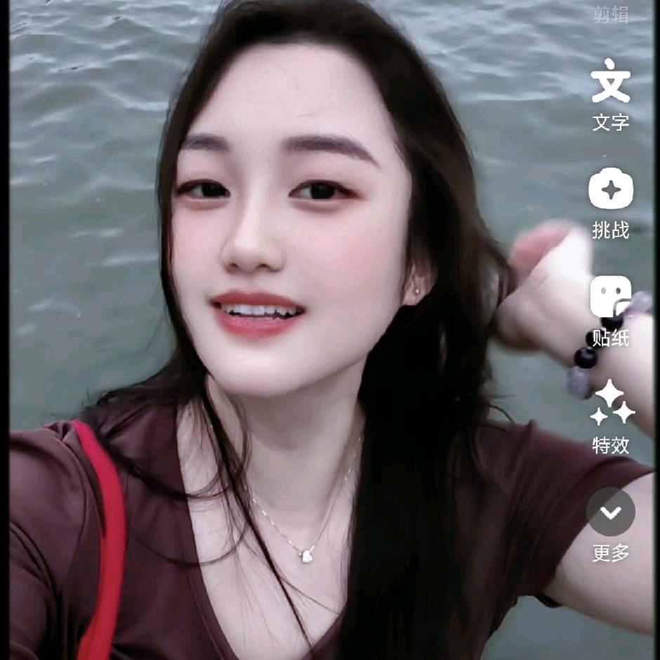 举杯敬自己