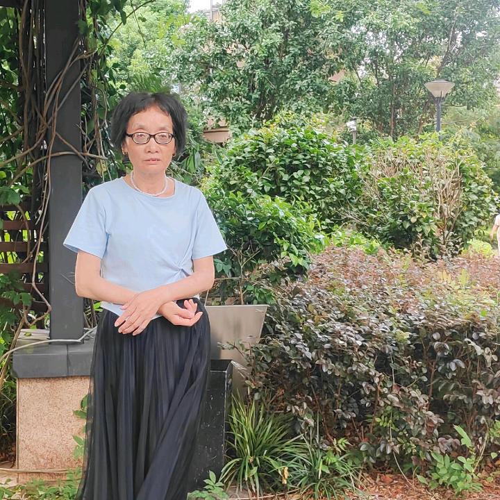 向女士