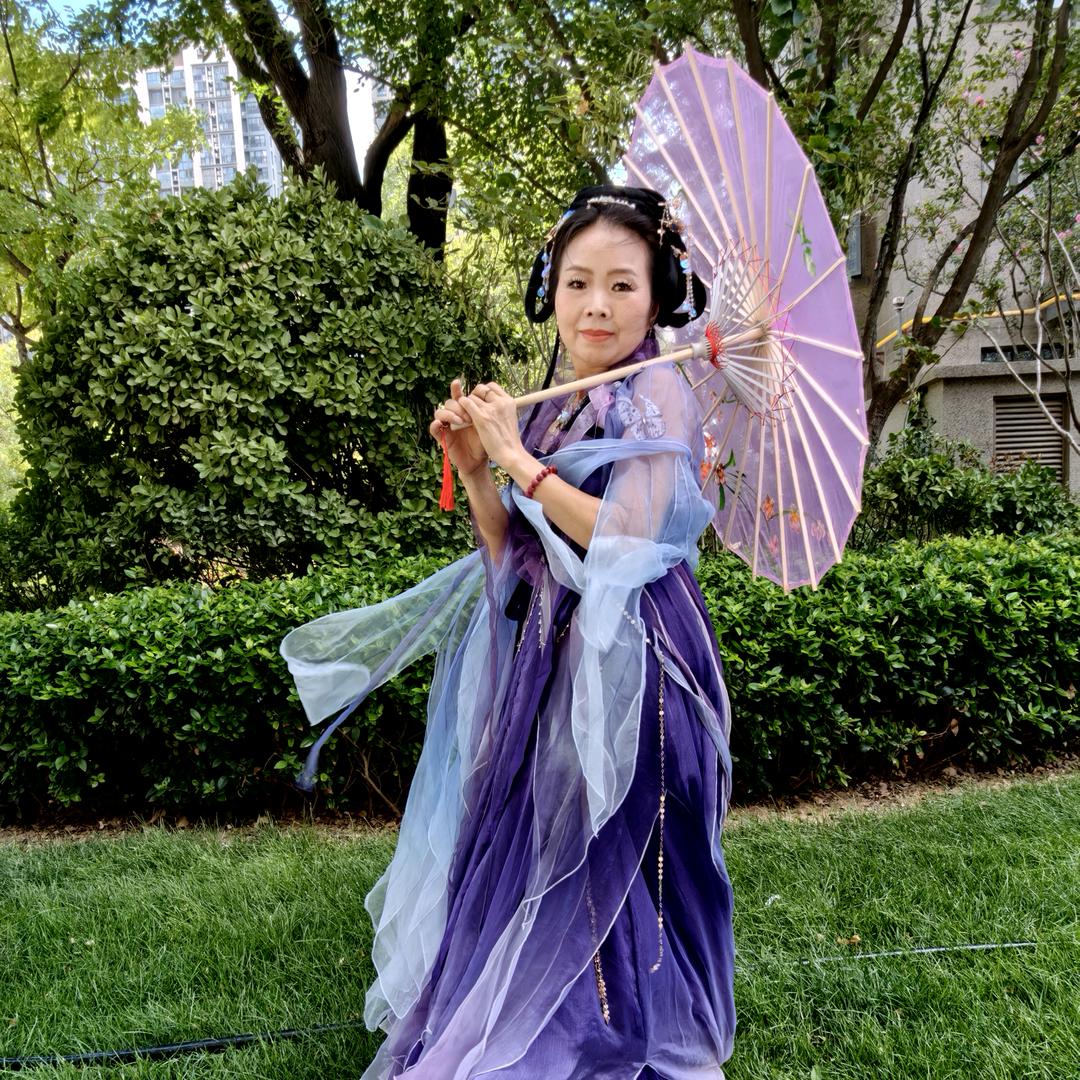 爱唱爱跳的玲儿