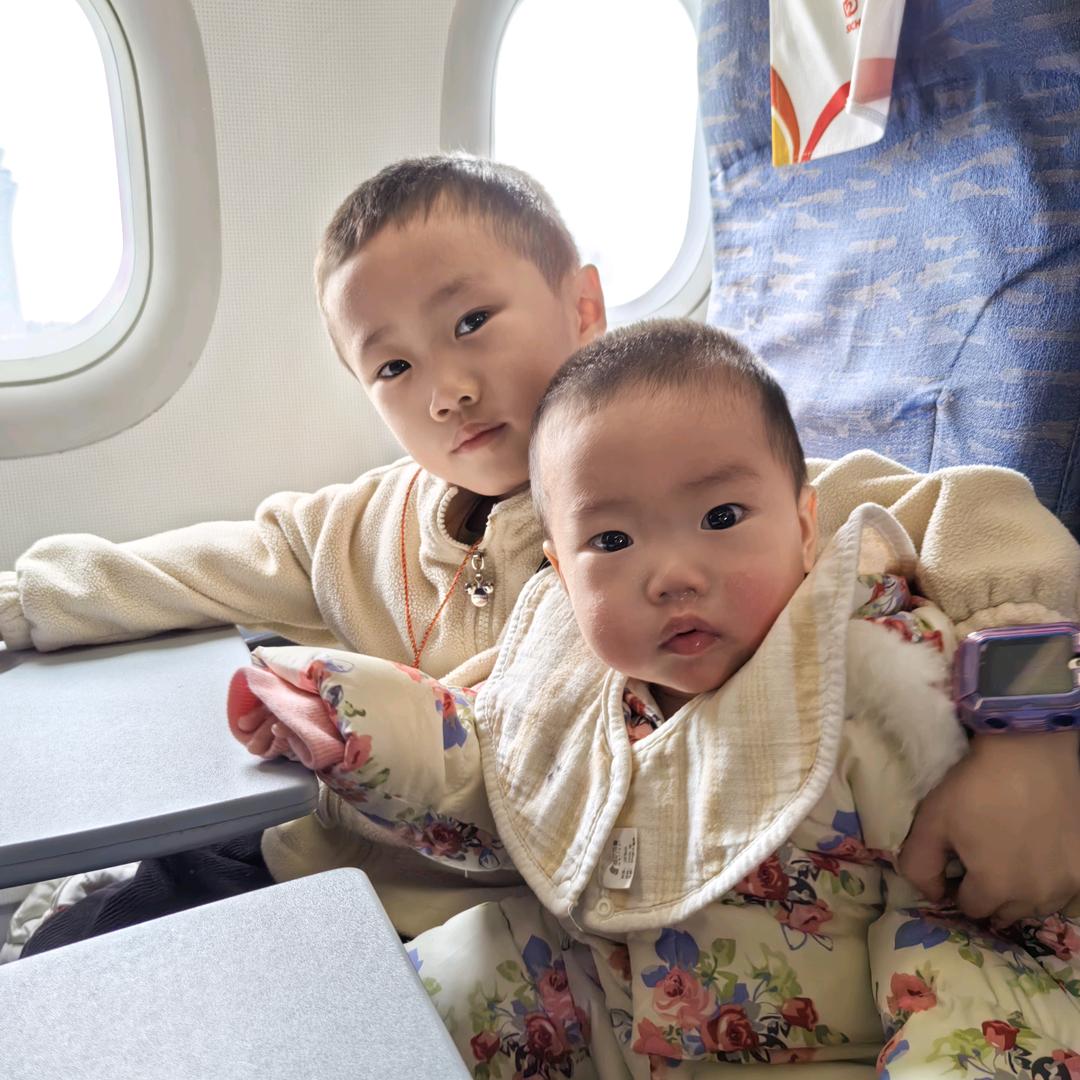 h小锐🇨🇳🇨🇳＆小手冰凉开飞机