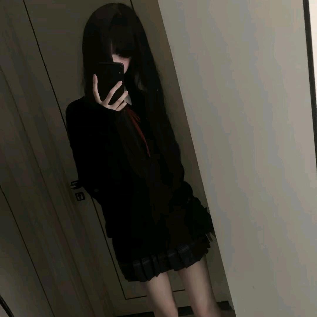 灰色