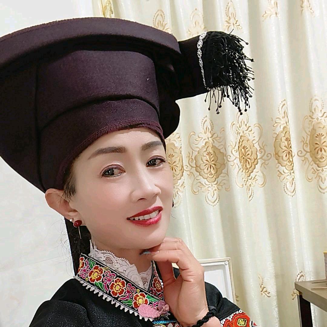 文山花庄民族文化文艺团花灯小高妹